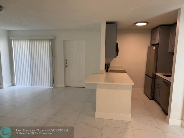 For Rent: $2,200 (2 beds, 2 baths, 953 Square Feet)