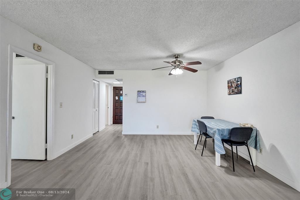 For Rent: $2,200 (1 beds, 1 baths, 950 Square Feet)