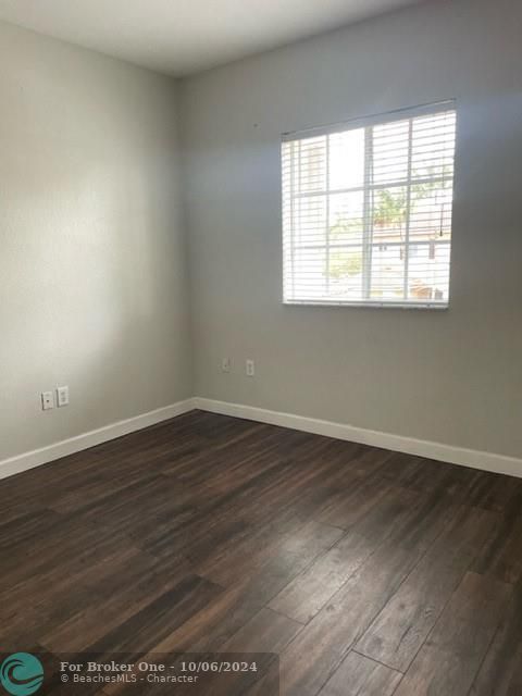 For Rent: $2,750 (3 beds, 2 baths, 1404 Square Feet)