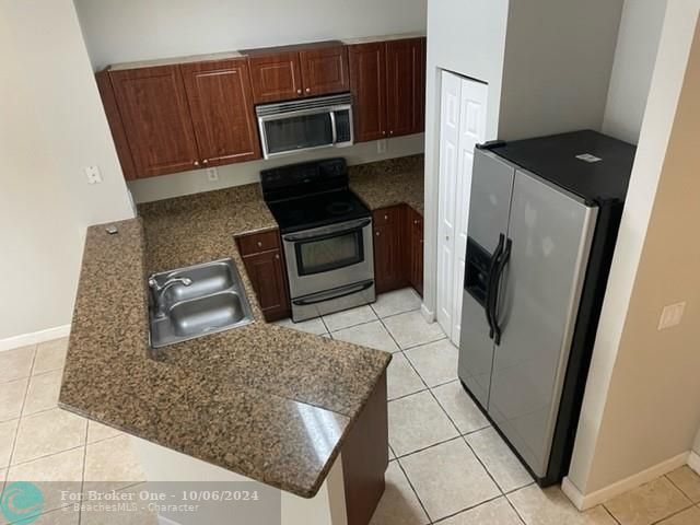 For Rent: $2,750 (3 beds, 2 baths, 1404 Square Feet)