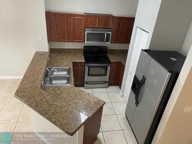 For Rent: $2,750 (3 beds, 2 baths, 1404 Square Feet)