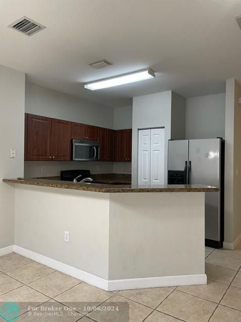 For Rent: $2,750 (3 beds, 2 baths, 1404 Square Feet)