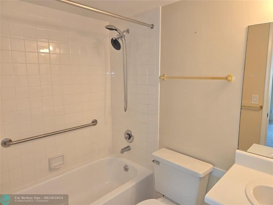 For Sale: $134,900 (1 beds, 1 baths, 811 Square Feet)