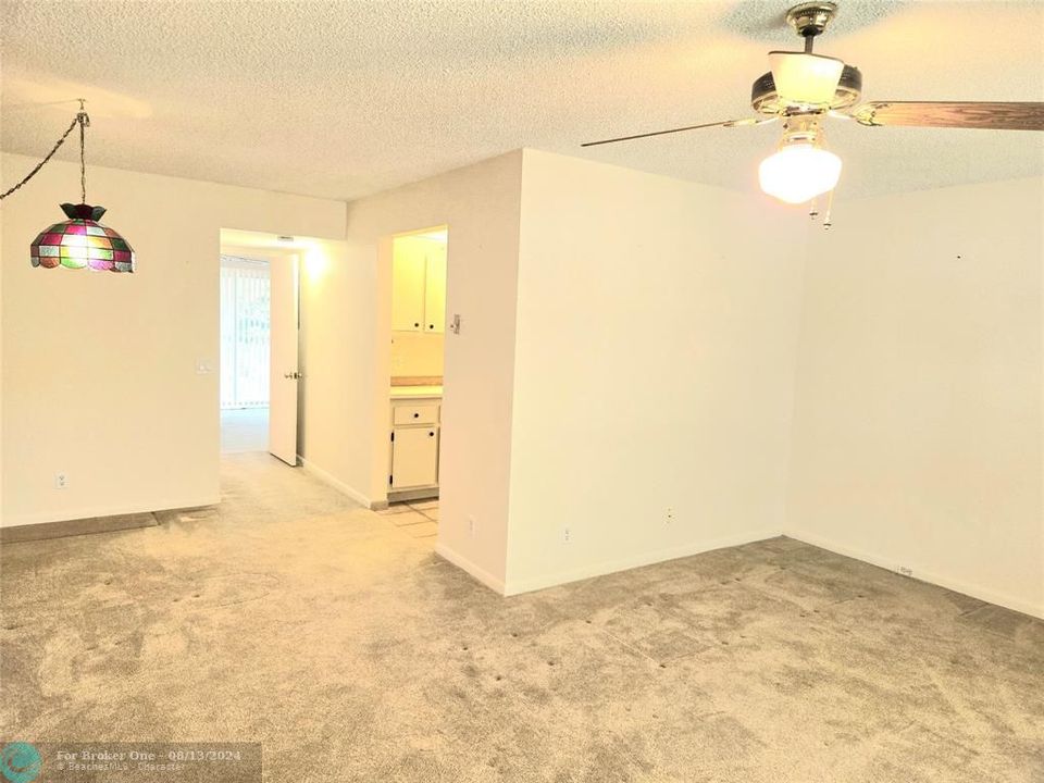 For Rent: $1,490 (1 beds, 1 baths, 811 Square Feet)