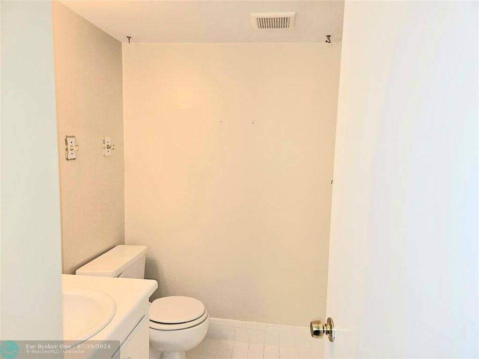 For Rent: $1,490 (1 beds, 1 baths, 811 Square Feet)