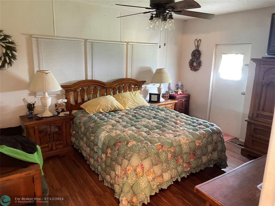 For Sale: $210,500 (3 beds, 2 baths, 1060 Square Feet)