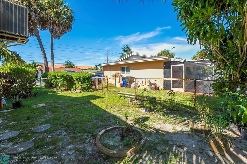 Active With Contract: $450,000 (3 beds, 2 baths, 1542 Square Feet)