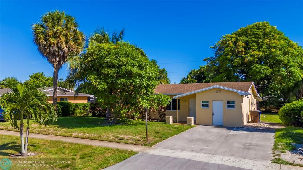 Active With Contract: $450,000 (3 beds, 2 baths, 1542 Square Feet)