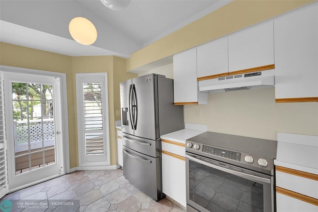 For Sale: $418,900 (2 beds, 2 baths, 1176 Square Feet)