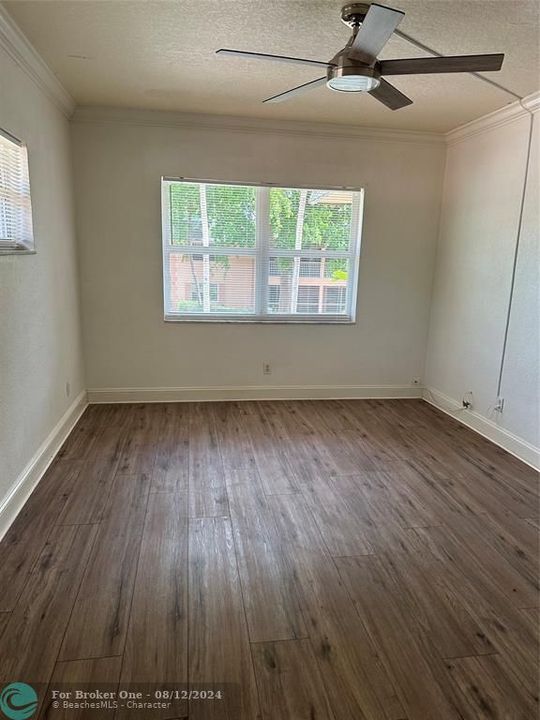 For Rent: $1,800 (1 beds, 1 baths, 710 Square Feet)