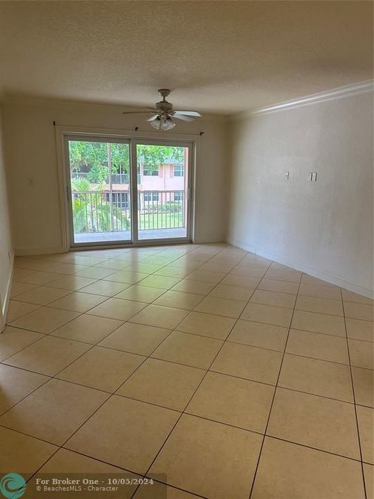 For Rent: $1,800 (1 beds, 1 baths, 710 Square Feet)