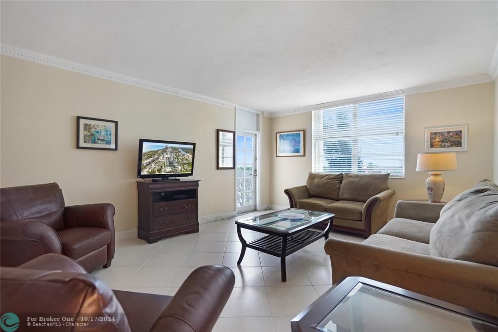 For Sale: $489,900 (2 beds, 2 baths, 1350 Square Feet)