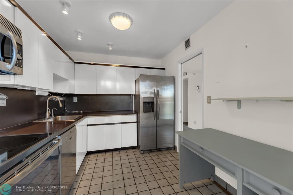 For Sale: $357,000 (2 beds, 2 baths, 1020 Square Feet)