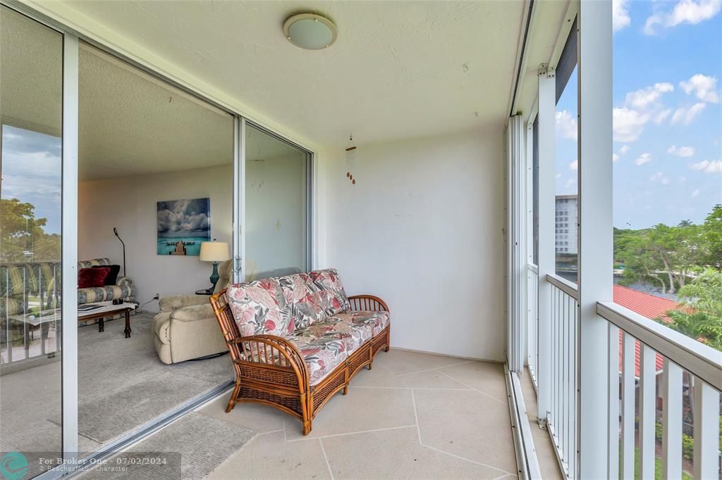 For Sale: $357,000 (2 beds, 2 baths, 1020 Square Feet)