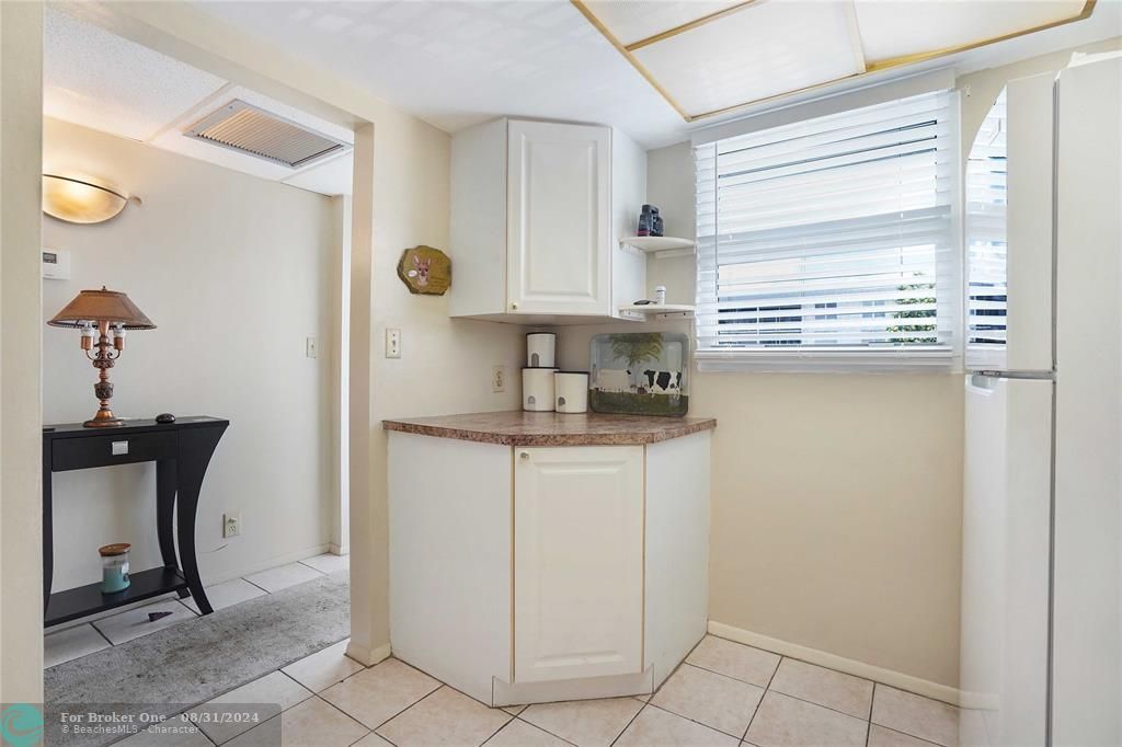 For Sale: $174,900 (2 beds, 2 baths, 975 Square Feet)