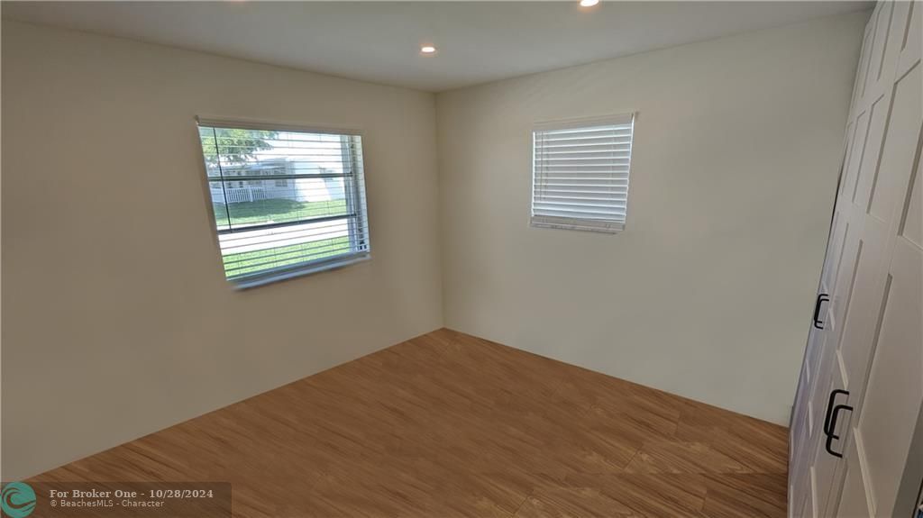 For Sale: $349,000 (2 beds, 2 baths, 1080 Square Feet)