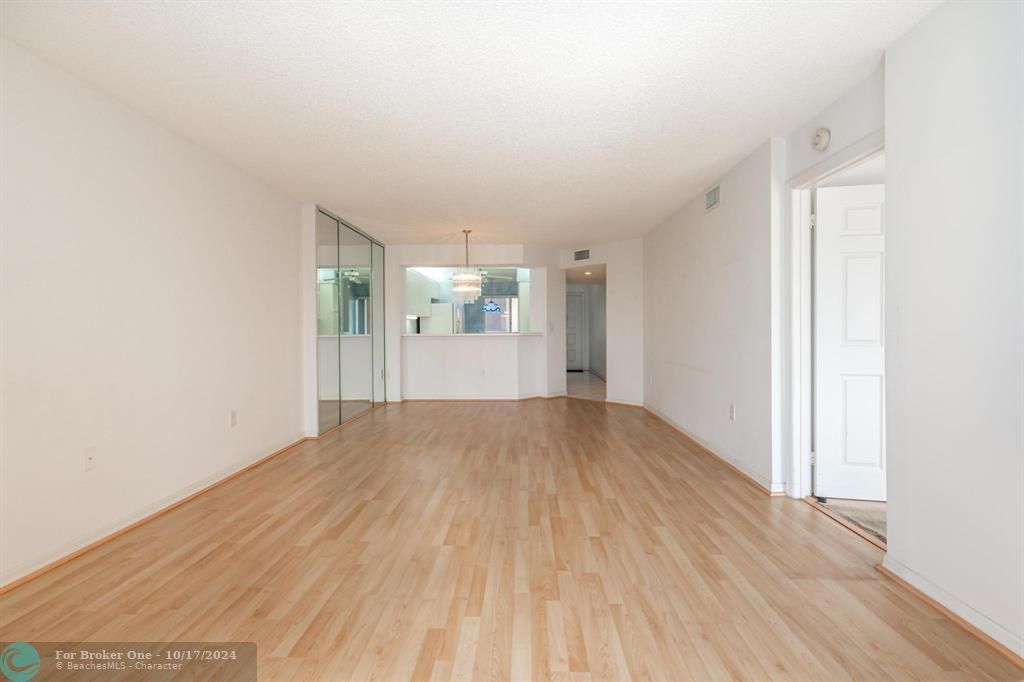 For Sale: $199,000 (2 beds, 2 baths, 1215 Square Feet)