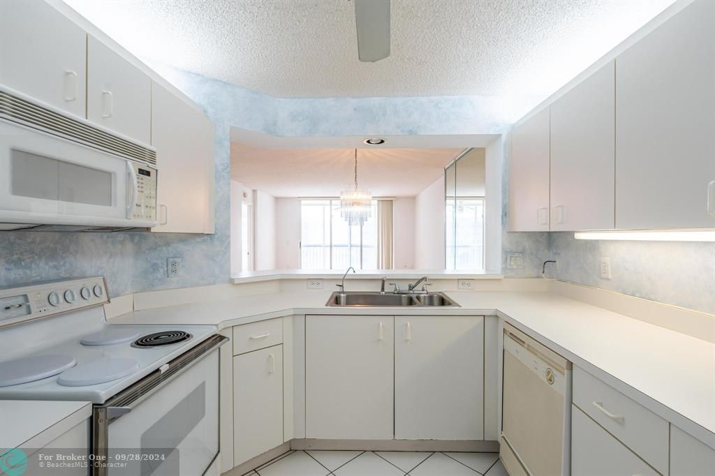 For Sale: $199,000 (2 beds, 2 baths, 1215 Square Feet)