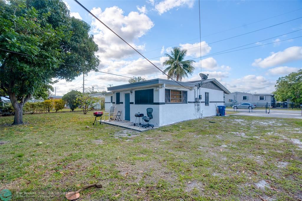 Activo con contrato: $439,900 (3 camas, 2 baños, 1372 Pies cuadrados)