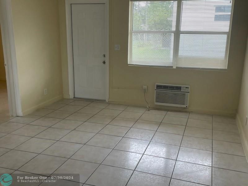 Active With Contract: $1,300 (1 beds, 1 baths, 3780 Square Feet)