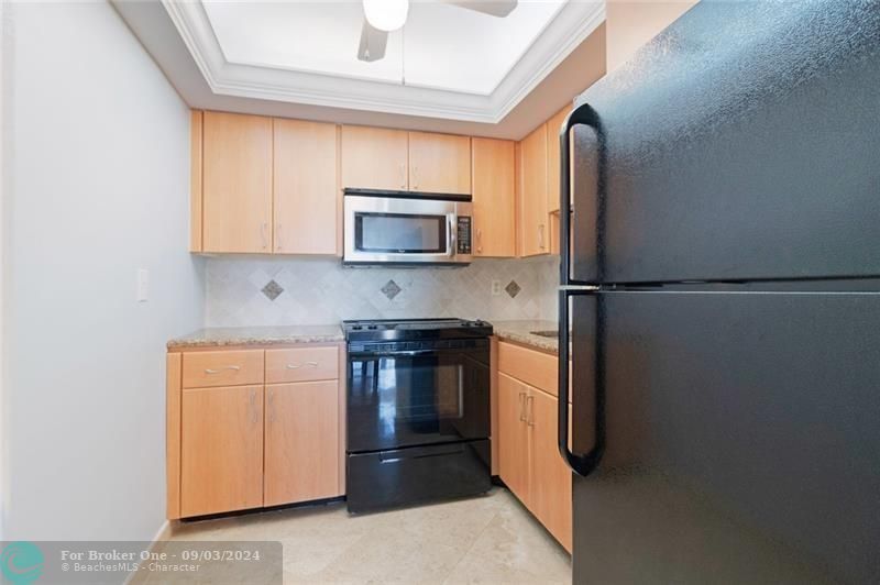 For Rent: $2,850 (1 beds, 1 baths, 650 Square Feet)