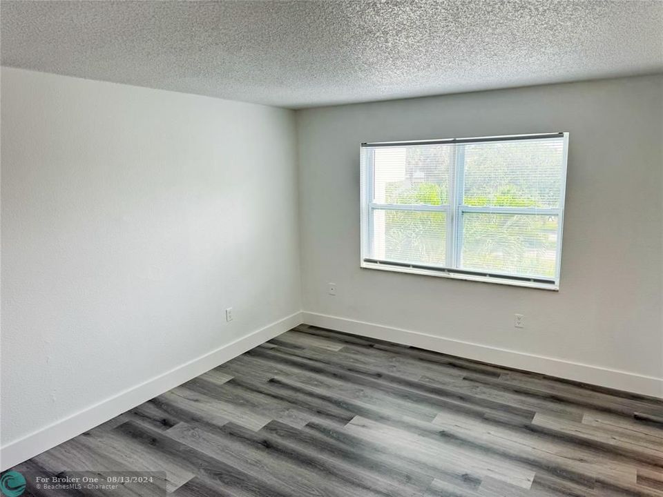 For Rent: $1,990 (2 beds, 2 baths, 944 Square Feet)