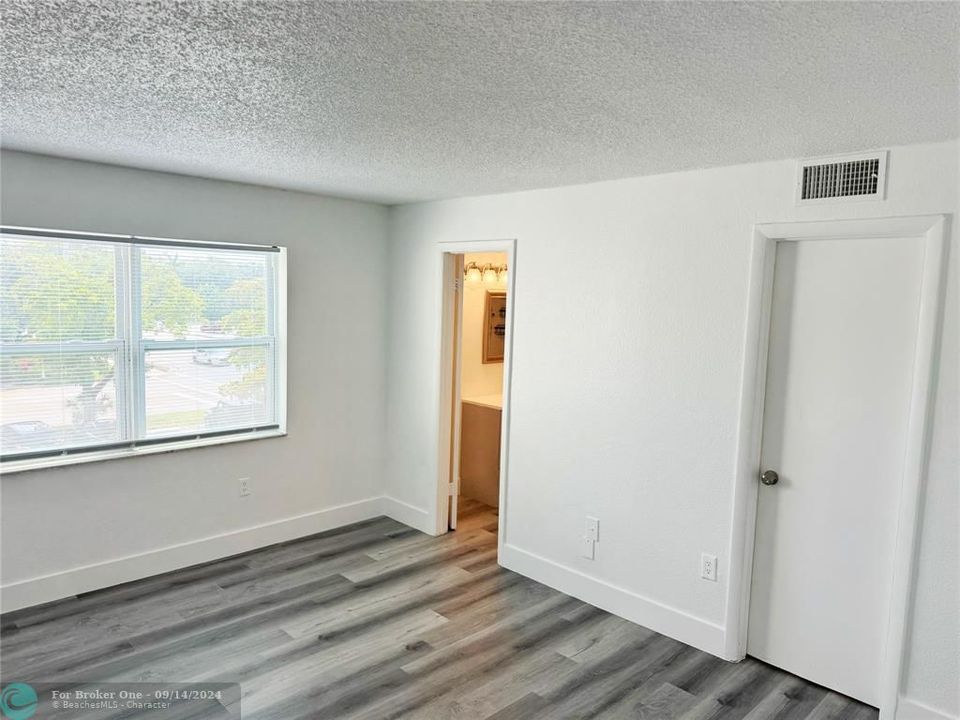 For Rent: $1,990 (2 beds, 2 baths, 944 Square Feet)