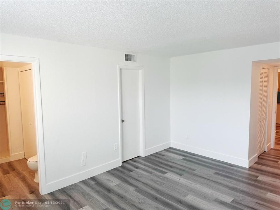 For Rent: $1,990 (2 beds, 2 baths, 944 Square Feet)