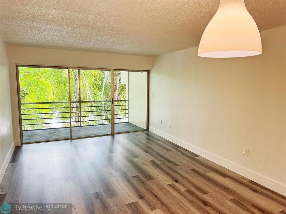 For Rent: $1,990 (2 beds, 2 baths, 944 Square Feet)