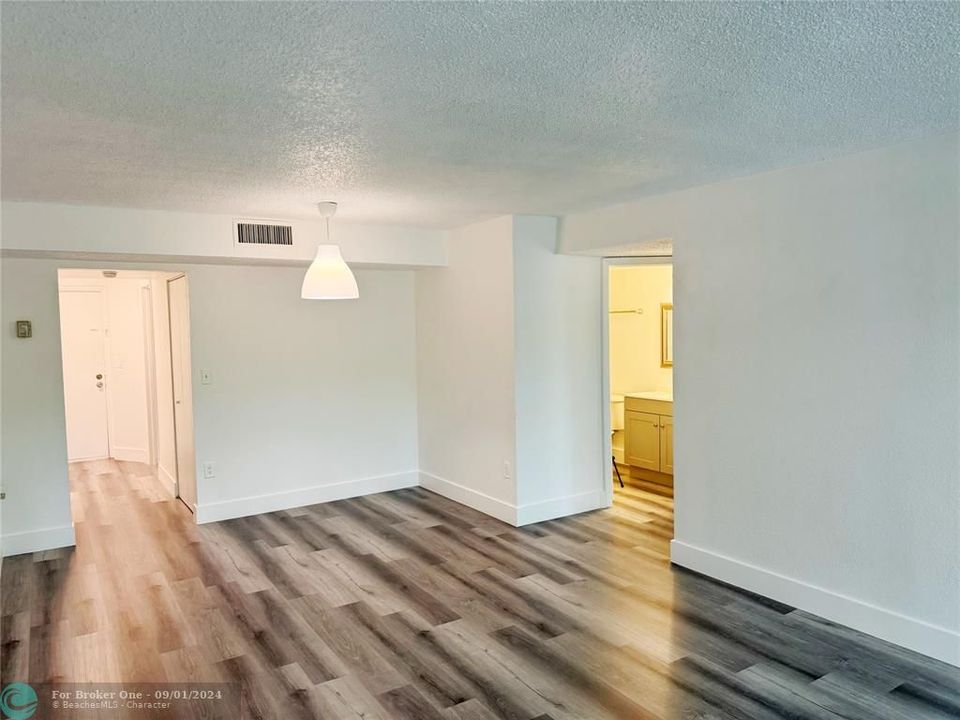 For Rent: $1,990 (2 beds, 2 baths, 944 Square Feet)