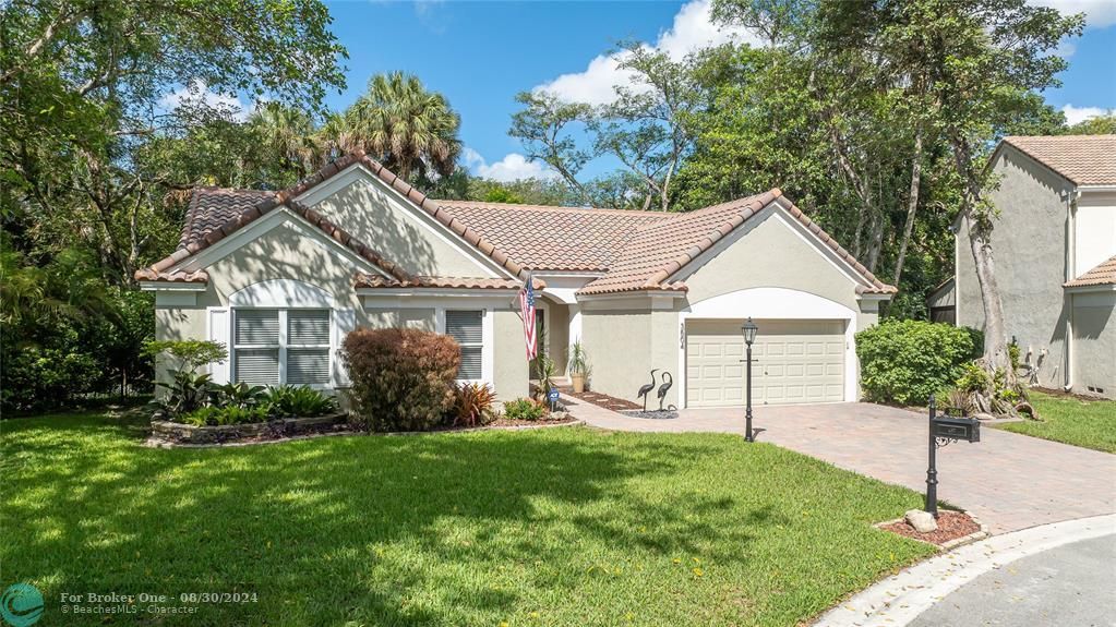 For Sale: $650,000 (4 beds, 2 baths, 1989 Square Feet)