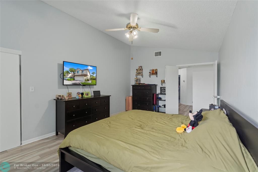 Active With Contract: $490,000 (3 beds, 2 baths, 1823 Square Feet)