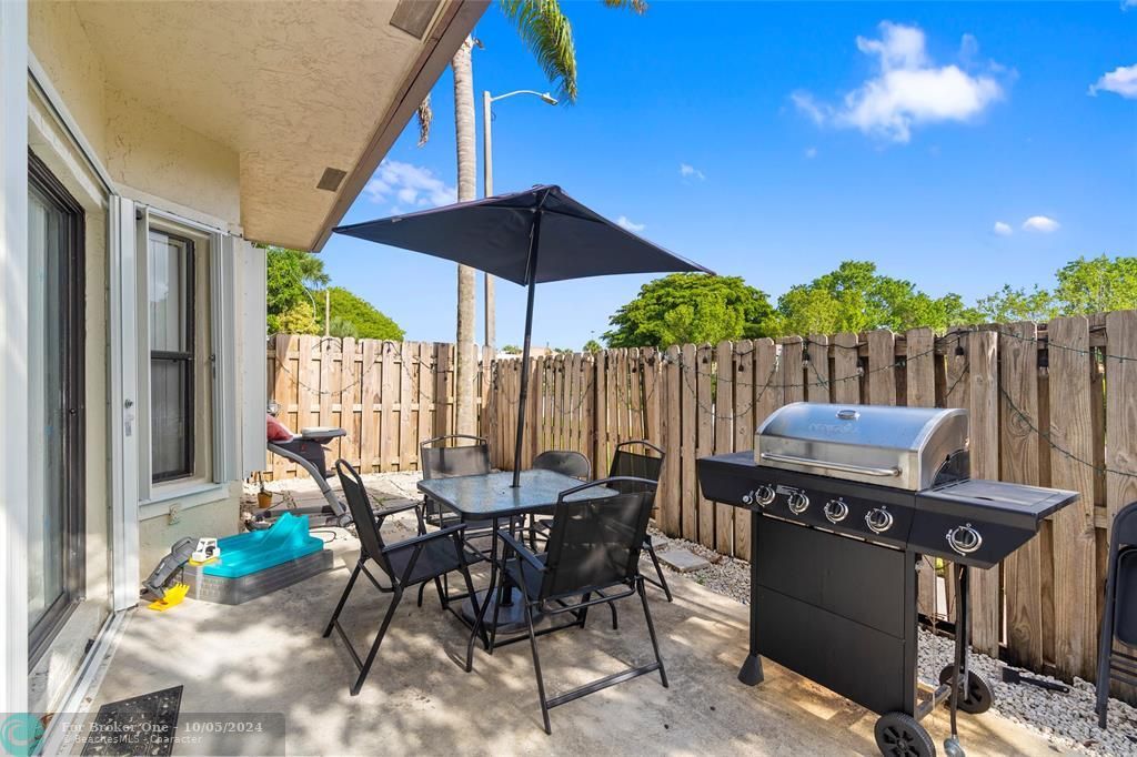 Active With Contract: $490,000 (3 beds, 2 baths, 1823 Square Feet)