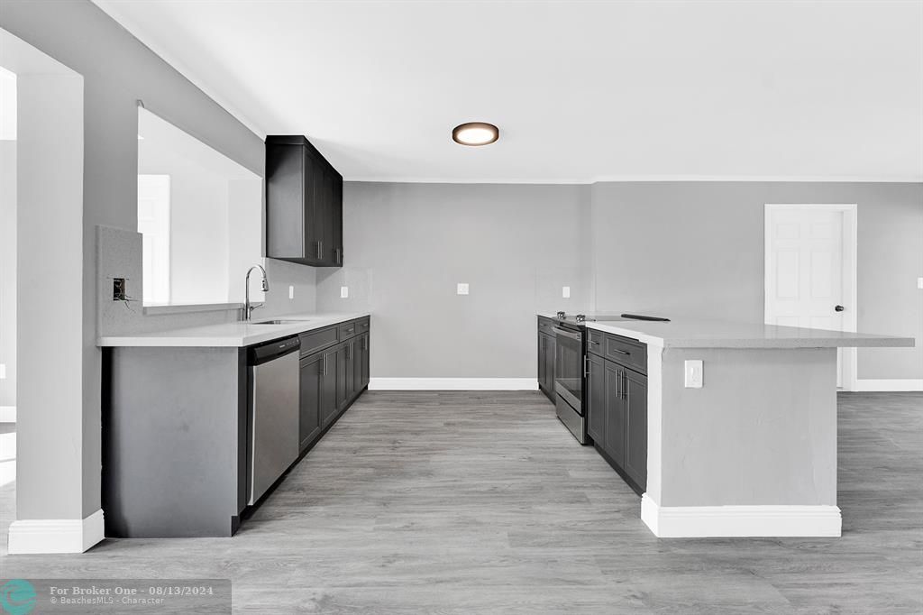 Recently Sold: $520,000 (3 beds, 2 baths, 1743 Square Feet)