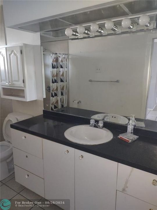 Recently Sold: $200,000 (1 beds, 1 baths, 640 Square Feet)