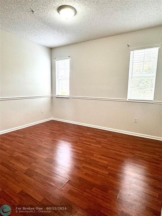 For Rent: $2,550 (3 beds, 2 baths, 1357 Square Feet)