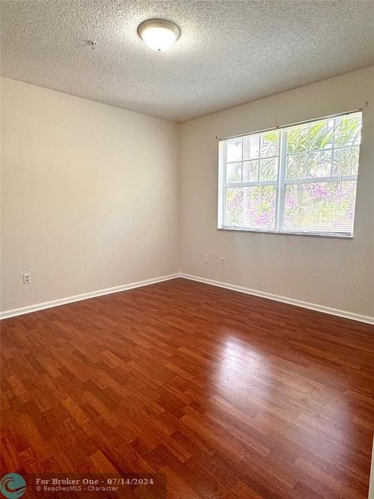 For Rent: $2,550 (3 beds, 2 baths, 1357 Square Feet)