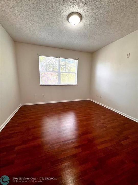 Recently Rented: $2,550 (3 beds, 2 baths, 1357 Square Feet)