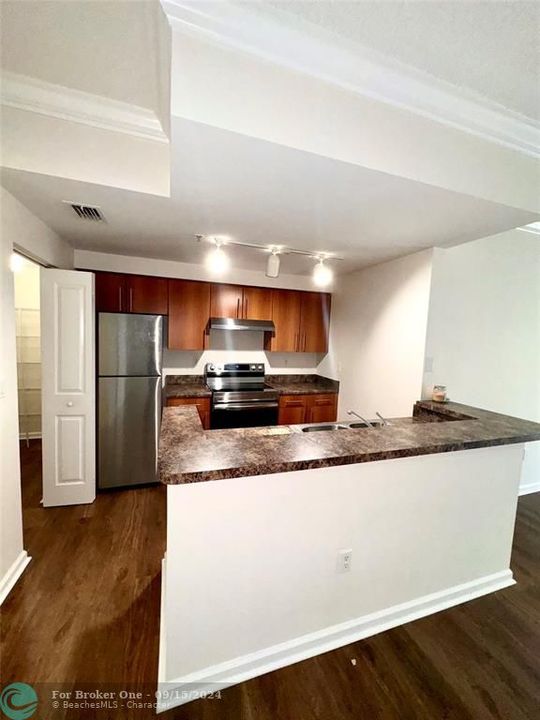 For Rent: $2,550 (3 beds, 2 baths, 1357 Square Feet)