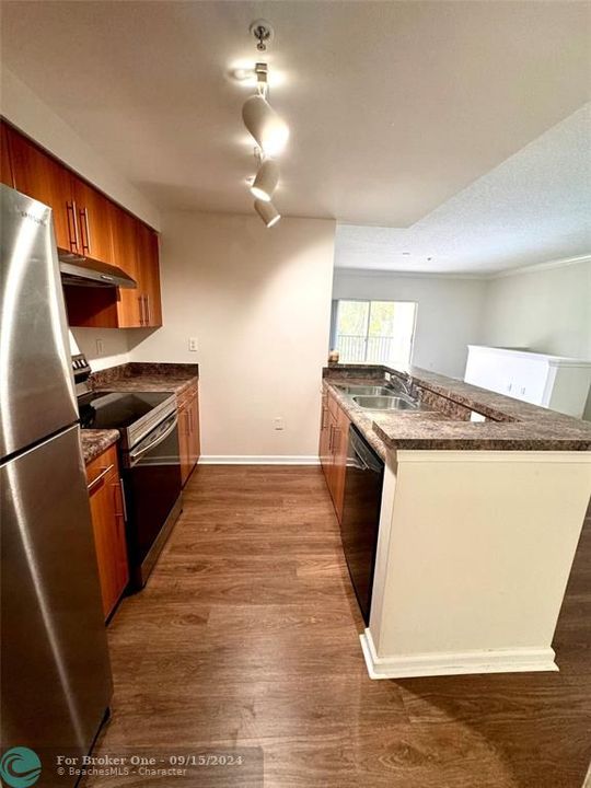 Recently Rented: $2,550 (3 beds, 2 baths, 1357 Square Feet)