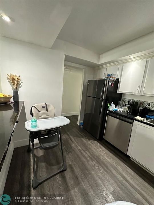 For Sale: $265,000 (2 beds, 1 baths, 924 Square Feet)