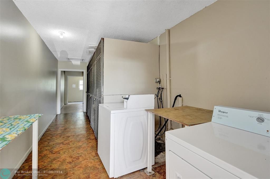 For Sale: $120,000 (2 beds, 2 baths, 990 Square Feet)