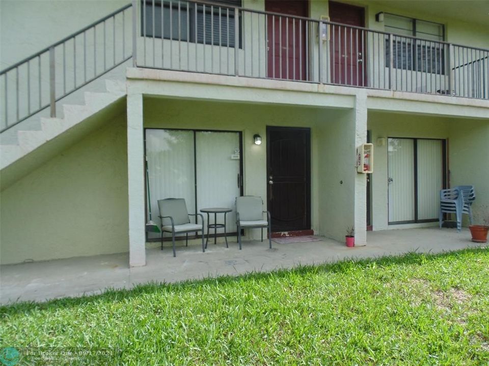 For Rent: $2,000 (2 beds, 2 baths, 870 Square Feet)