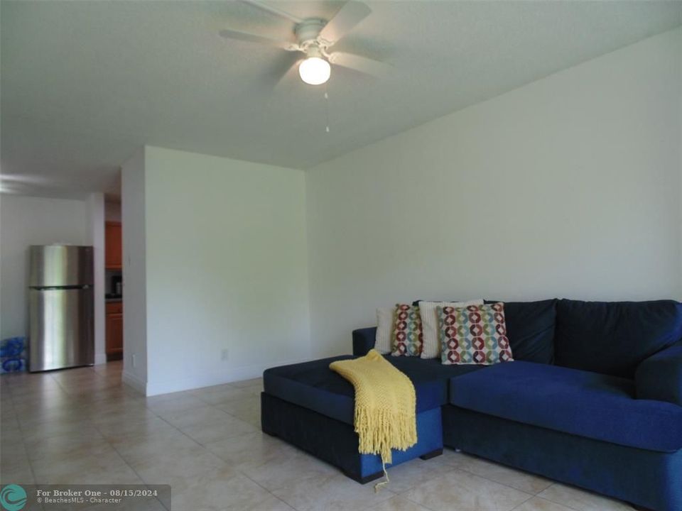 For Rent: $2,000 (2 beds, 2 baths, 870 Square Feet)