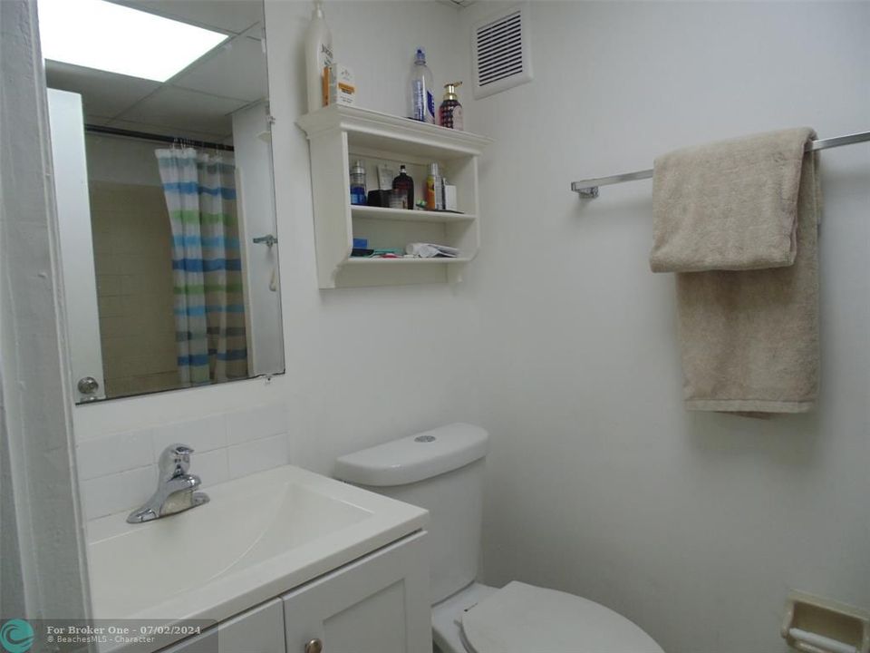 For Rent: $2,000 (2 beds, 2 baths, 870 Square Feet)
