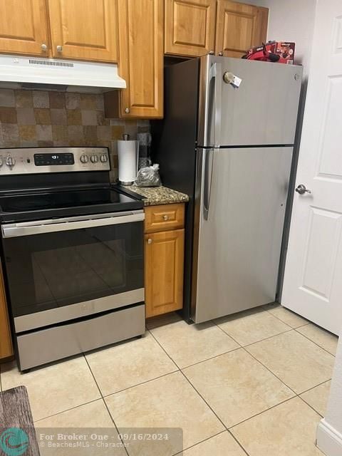 For Rent: $2,200 (2 beds, 2 baths, 1079 Square Feet)