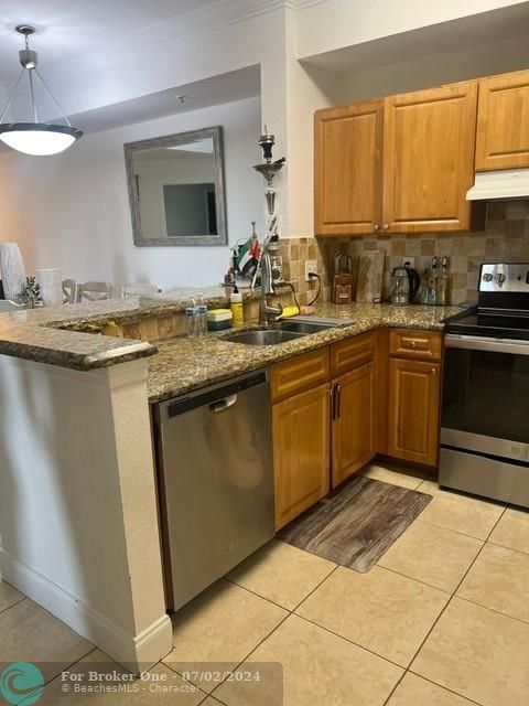 For Rent: $2,200 (2 beds, 2 baths, 1079 Square Feet)