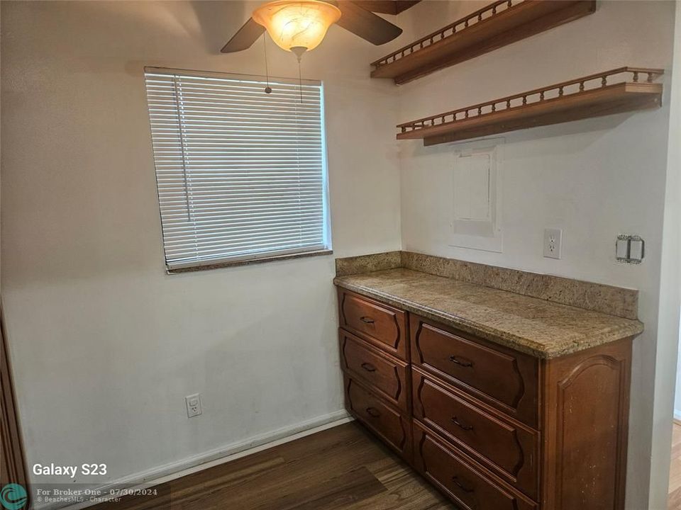For Sale: $270,000 (2 beds, 2 baths, 925 Square Feet)