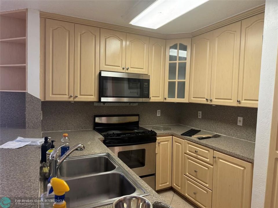 For Rent: $3,000 (3 beds, 2 baths, 1344 Square Feet)