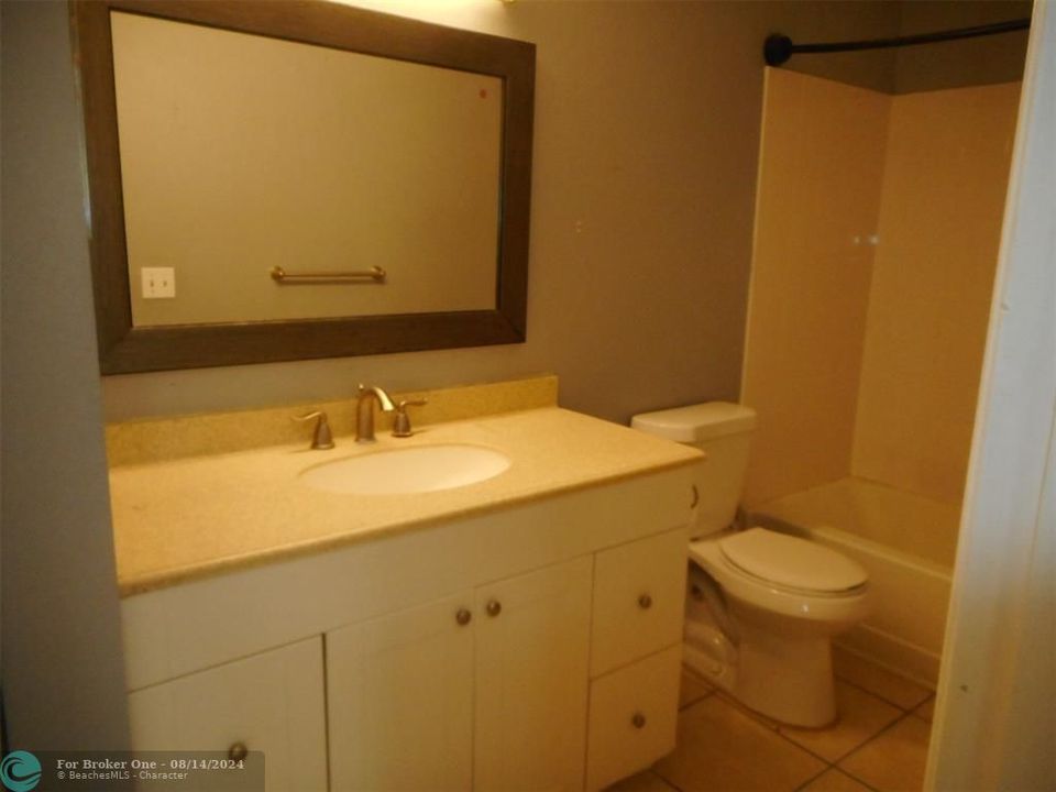 For Rent: $1,900 (1 beds, 1 baths, 565 Square Feet)